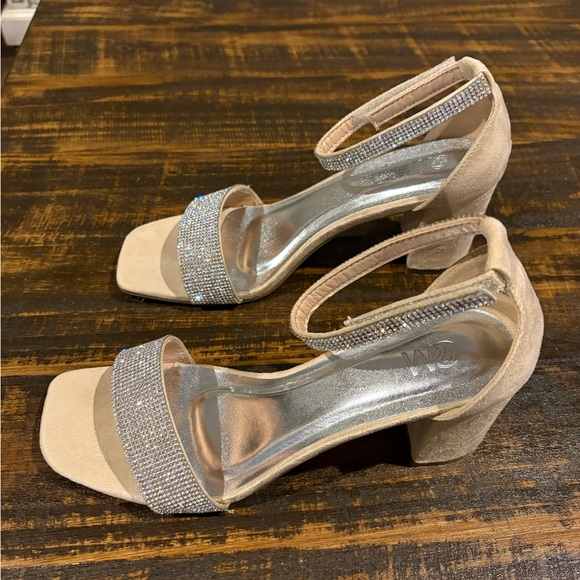 Chelsea Moreland Rhinestone Block Heel - Picture 4 of 7